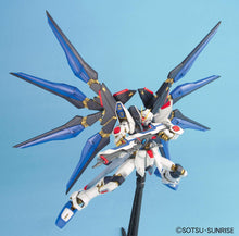 Bandai: MG - Strike Freedom Gundam (1/100)